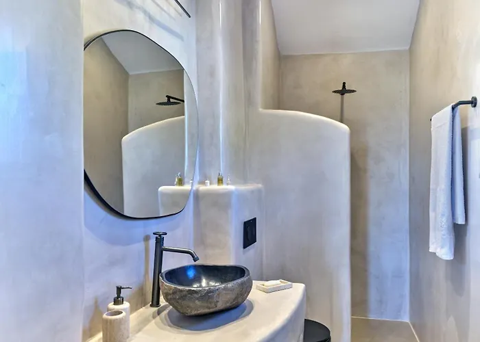 Nif With Private Swimming Pool